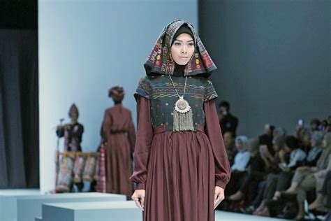 Indonesia Fashion Week 2018: Unveiling Cultural Heritage Through Modern Threads and Challenging Traditional Norms